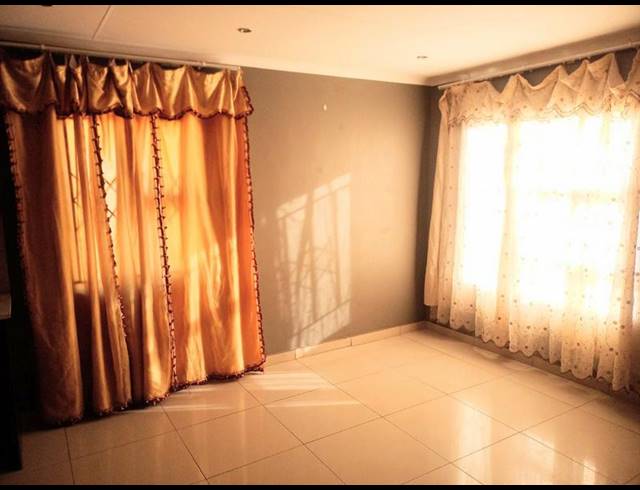 6 BEDROOM HOUSE FOR SALE IN PROTEA GLEN